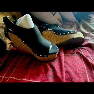 Black wedges never been warn.